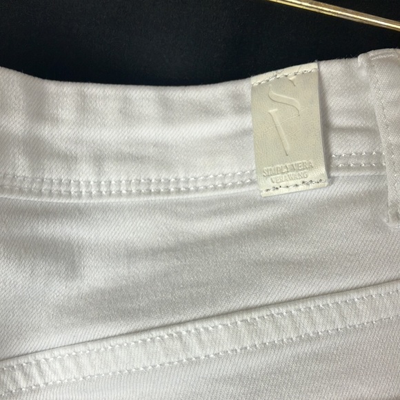 Simply Vera Vera Wang white denim capris with appliqué detailing on the bottom - Picture 8 of 13
